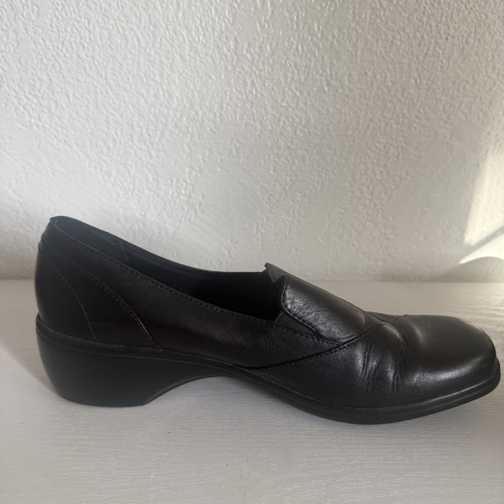 Clarks Blackberry Leather Slip On Loafer Comfort Shoes Black Women's Size 11 - Picture 2 of 9